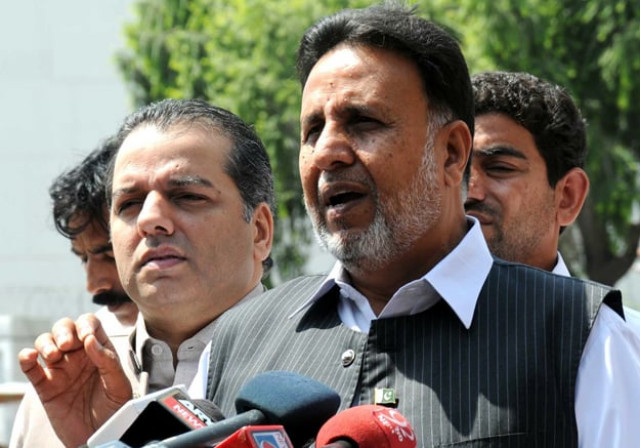 leader of opposition mehmoodur rasheed talking to media outside punjab assembly photo inp leader of opposition mehmoodur rasheed talking to media outside punjab assembly photo inp
