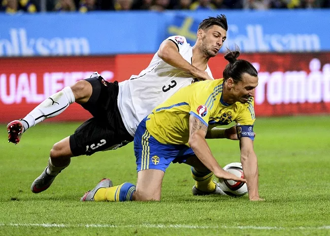 austria 039 s aleksandar dragovic and sweden 039 s zlatan ibrahimovic are seen during the euro 2016 group g qualifier in stockholm photo afp austria 039 s aleksandar dragovic and sweden 039 s zlatan ibrahimovic are seen during the euro 2016 group g qualifier in stockholm photo afp