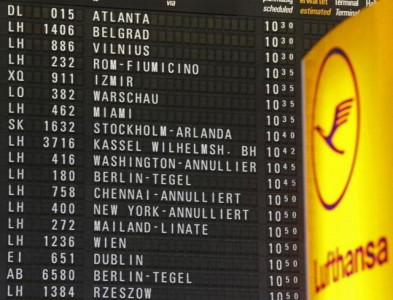 lufthansa pilots strike for second day 1 000 flights cancelled