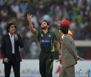 miandad cautions icc on calls to dump toss in test cricket miandad cautions icc on calls to dump toss in test cricket