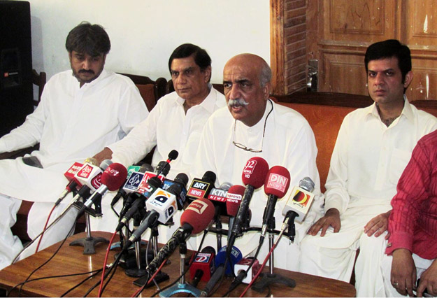 opposition leader syed khursheed ahmed shah senetor islam ud din sheikh mna noman islam sheikh while doing a press conference photo online