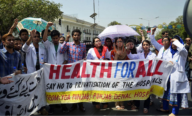 young doctors holds a demonstration in support of their demands in the provincial capital photo online