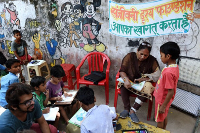 art school colours slum in indian capital