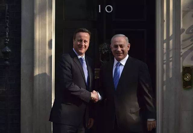 britain 039 s prime minister david cameron l greets israeli prime minister benjamin netanyahu r outside 10 downing street ahead of a meeting in london on september 10 2015 photo afp britain 039 s prime minister david cameron l greets israeli prime minister benjamin netanyahu r outside 10 downing street ahead of a meeting in london on september 10 2015 photo afp
