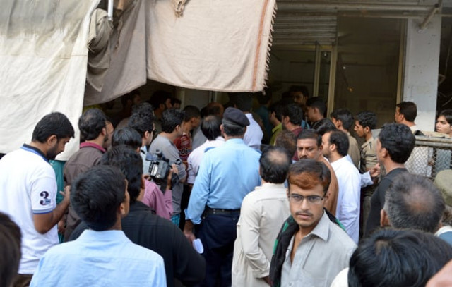 assistant commissionar shoaib ali along food inspection team inspecting the meat shop at peshawar chowk photo express assistant commissionar shoaib ali along food inspection team inspecting the meat shop at peshawar chowk photo express