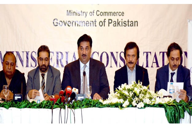 commerce minister khurram dastgir khan addressing a press conference photo inp