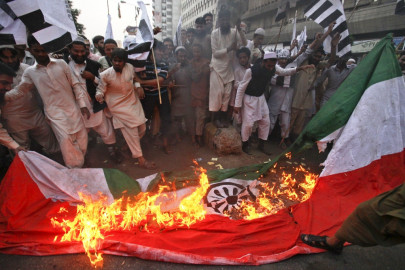 don t let mullahs take over pakistan don t let mullahs take over pakistan