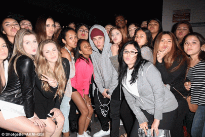 justin bieber snubs female fans justin bieber snubs female fans