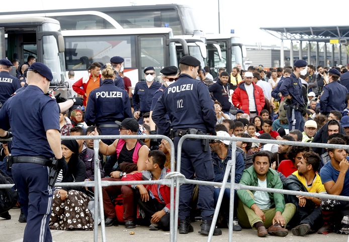 migrants wait to board busses in nickelsdorf austria september 14 2015 photo reuters