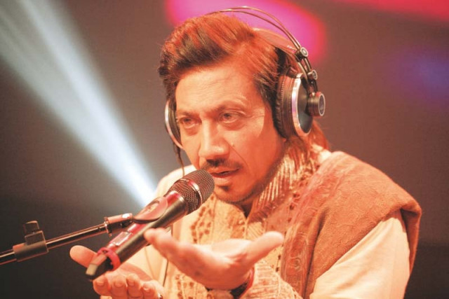 khan performing the song piya dehkan ko on the fourth episode of coke studio season 5 photo publicity khan performing the song piya dehkan ko on the fourth episode of coke studio season 5 photo publicity