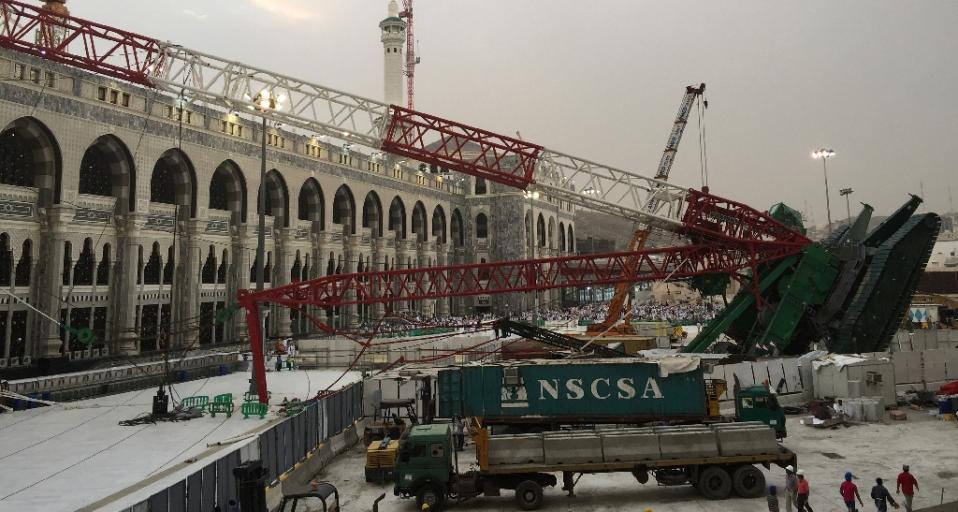 workers stand next to a crane that collapsed at the grand mosque in saudi arabia 039 s holy muslim city of mecca september 12 2015 photo afp