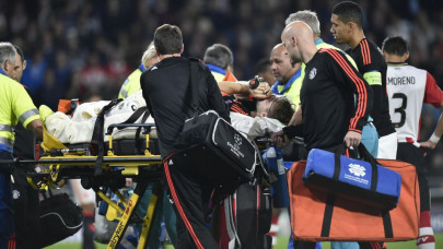 leg fracture wishes fly in for luke shaw as united suffer nightmare at psv leg fracture wishes fly in for luke shaw as united suffer nightmare at psv