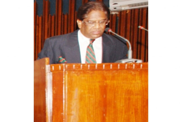 high commissioner suhrab hossain addresses businessmen other delegates on tuesday photo iiu edu pk