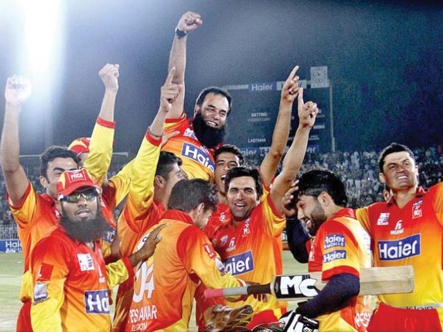 the jubilant peshawar team celebrates their win over karachi blues after the final of the haier q8 t 20 cup played at pindi cricket stadium photo app