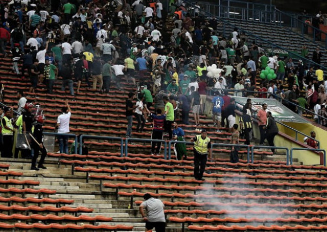 in this picture taken september 8 2015 malaysian police personnel try to control the crowd after play was suspended during the 2018 fifa world cup qualifying football match between malaysia and saudi arabia in shah alam photo afp in this picture taken september 8 2015 malaysian police personnel try to control the crowd after play was suspended during the 2018 fifa world cup qualifying football match between malaysia and saudi arabia in shah alam photo afp