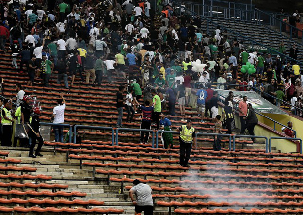 in this picture taken september 8 2015 malaysian police personnel try to control the crowd after play was suspended during the 2018 fifa world cup qualifying football match between malaysia and saudi arabia in shah alam photo afp