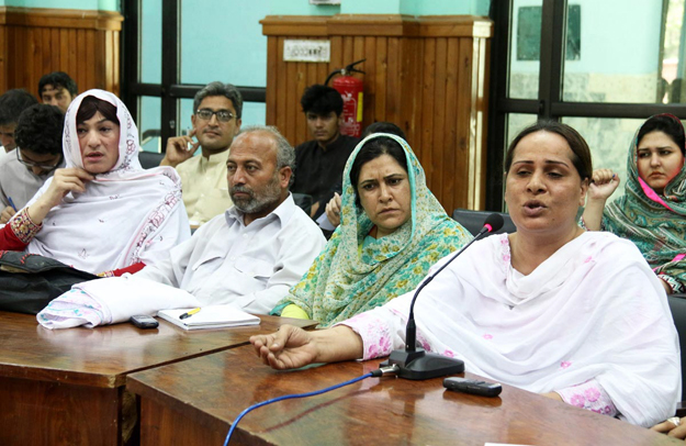 leader of eunuchs farzana speaks during a seminar organised by pakhtunkhwa civil society and local ngo photo online