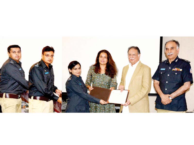 pervaiz rashid distributes certificates among participants of counter terrorism strategic communication course at the national police academy photo app