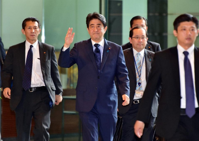 japan 039 s prime minister shinzo abe c waves upon his arrival at his official residence in tokyo on september 18 2015 photo afp japan 039 s prime minister shinzo abe c waves upon his arrival at his official residence in tokyo on september 18 2015 photo afp