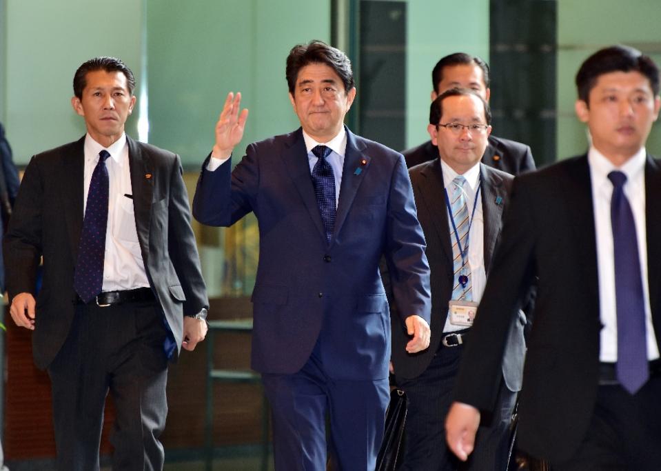 japan 039 s prime minister shinzo abe c waves upon his arrival at his official residence in tokyo on september 18 2015 photo afp