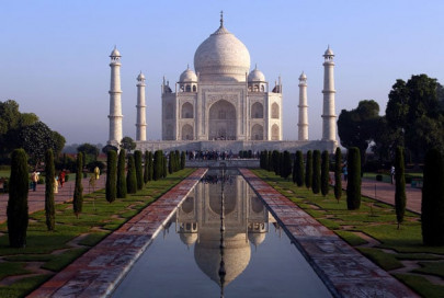 japanese tourist dies at india s taj mahal