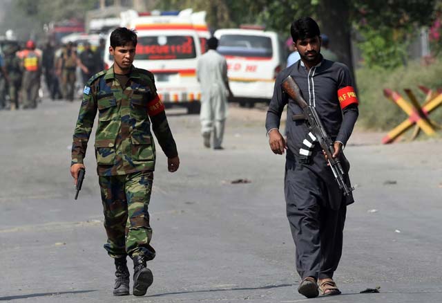 security personnel arrive to take position outside the pakistan air force base after an attack by militants in peshawar on september 18 2015 photo afp