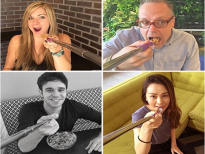 selfie spoon taking pictures while you eat was never this easy before selfie spoon taking pictures while you eat was never this easy before