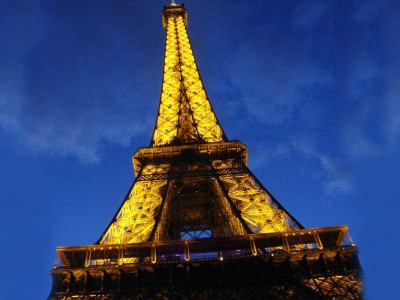france shuts eiffel tower amid terror threats france shuts eiffel tower amid terror threats