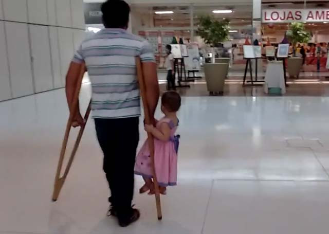 manoel izo carrying around his daughter on his crutch photo facebook com manoel souza 351 manoel izo carrying around his daughter on his crutch photo facebook com manoel souza 351