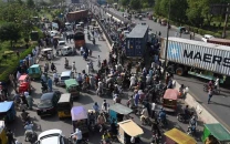 six rounded up for blocking gt road