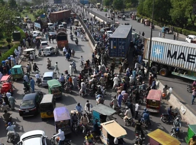 six rounded up for blocking gt road