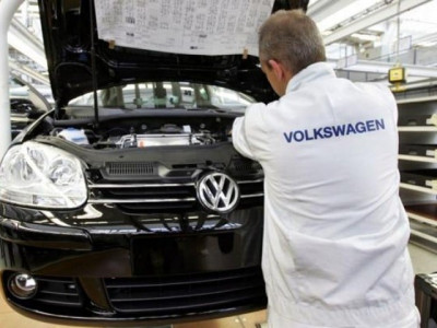 volkswagen says to halt sales of vw audi diesel cars in us