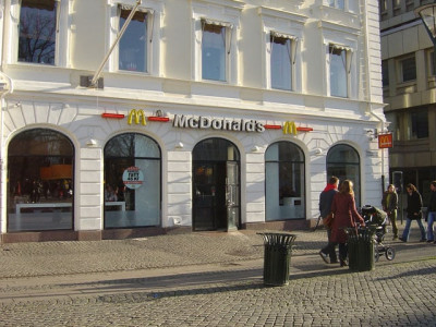 table for 4 mcdonald s takes reservations in sweden