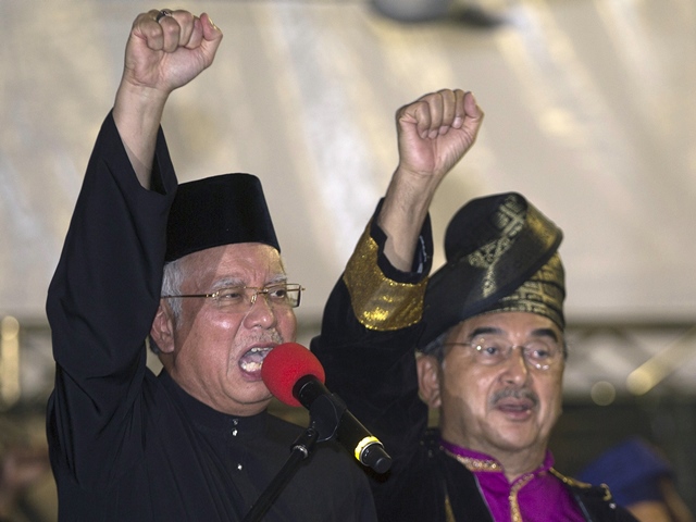 malaysia 039 s prime minister najib razak l and national silat federation pesaka chairman ali rustam shout slogans during the national silat federation assembly 2015 in kuala lumpur malaysia september 18 2015 photo reuters