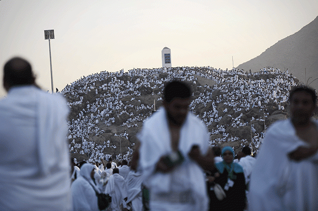 muslim pilgrims join one of the hajj rituals on mount arafat near makkah early on september 23 2015 photo afp muslim pilgrims join one of the hajj rituals on mount arafat near makkah early on september 23 2015 photo afp