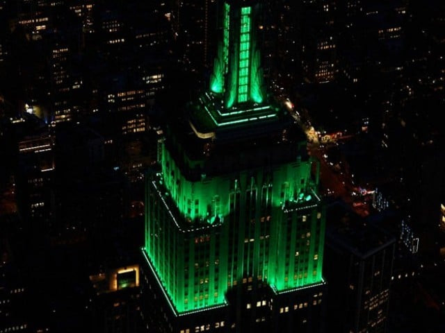 the empire state building honours eid ul fitr by changing their light display to green photo esbnyc the empire state building honours eid ul fitr by changing their light display to green photo esbnyc