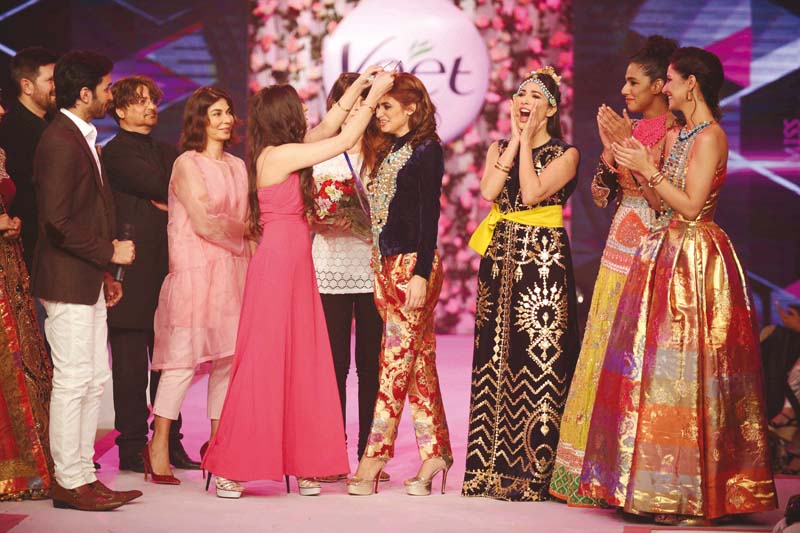 jezmine kiyani of team mehwish hayat was announced winner at the grand finale of vmsm 2015 photos publicity