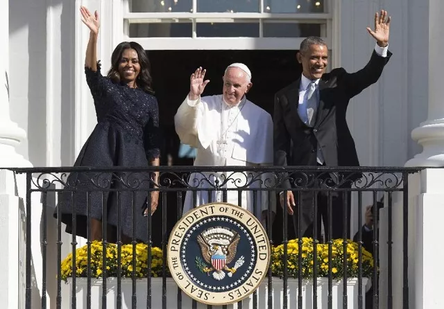 us president barack obama first lady michelle obama and pope francis wave during an arrival ceremony on the south lawn of the white house in washington dc september 23 2015 photo afp us president barack obama first lady michelle obama and pope francis wave during an arrival ceremony on the south lawn of the white house in washington dc september 23 2015 photo afp