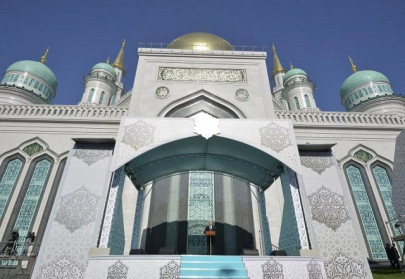 putin opens moscow s largest mosque warns against extremists putin opens moscow s largest mosque warns against extremists