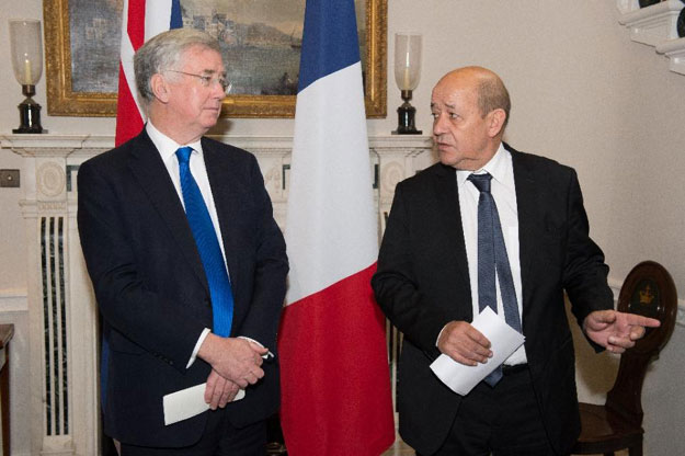 british defence minister michael fallon l and french defence minister jean yves le drian are concerned over russia 039 s military build up in syria photo afp