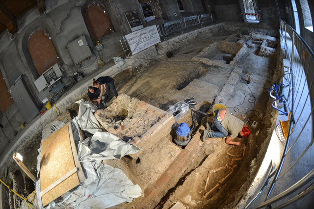 a file picture taken on july 17 2012 shows archaeologists working on the third excavation of a grave inside the medieval convent of saint ursula in florence on july 17 2012 during research focusing on the burial site of lisa gherardini wife of the wealthy florentine silk merchant francesco del giocondo the model who inspired leonardo da vinci 039 s painting quot the mona lisa quot
