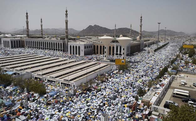 pilgrims gather to perform prayers at the nimra mosque in arafat southeast of makkah photo afp