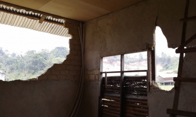 indonesian quake injures scores shakes popular tourist spot