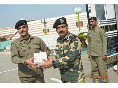 india pakistan troops exchange eid sweets at loc