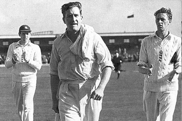 england toured australia in 1954 55 and won the series 3 1 fast bowler frank tyson topped the bowling list with 28 wickets photo courtesy hulton archives