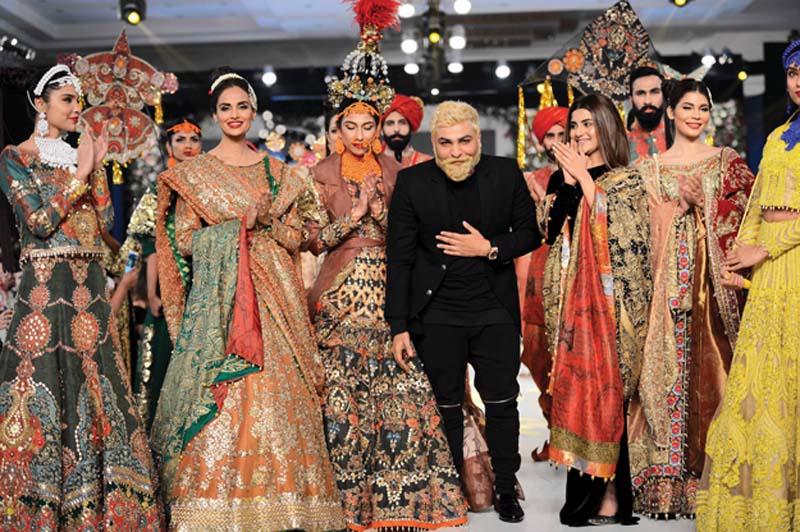 highlights trends and pieces that caught our attention through the three day fashion extravaganza