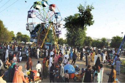 festive atmosphere huge crowds throng capital s parks on eid festive atmosphere huge crowds throng capital s parks on eid
