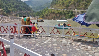 outdoors harno park abuzz with tourists during holidays outdoors harno park abuzz with tourists during holidays