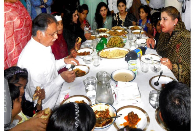 information minister pervaiz rasheed having lunch at the child protection bureau cpb photo inp information minister pervaiz rasheed having lunch at the child protection bureau cpb photo inp