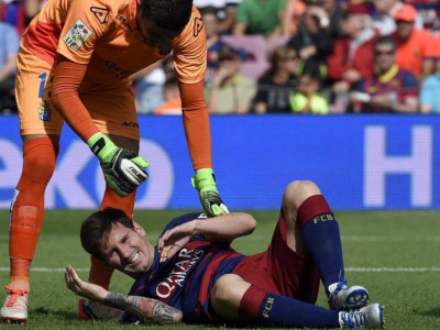 messi injury hurts but also motivates rakitic says